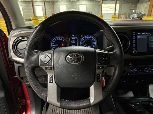 Certified 2020 Toyota Tacoma SR5 image 18