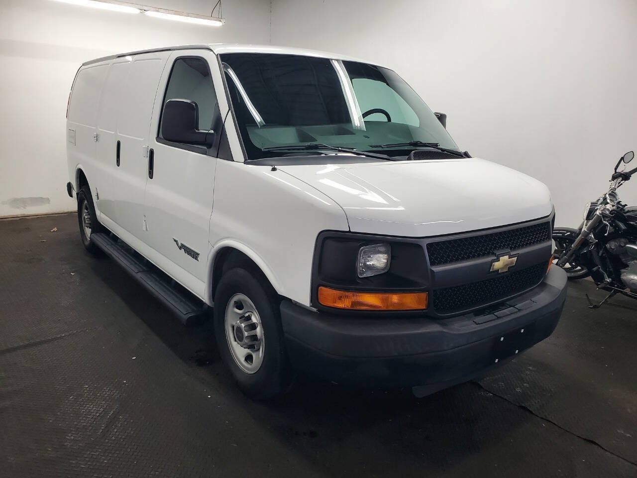 Used 2015 Chevrolet Express 2500 RWD image 3