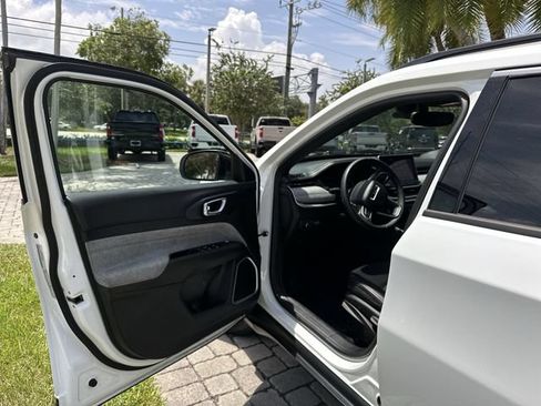 Used 2024 Jeep Compass Latitude AWD/4WD image 22