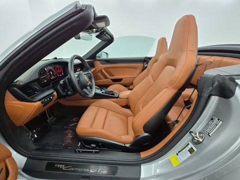 Used 2025 Porsche 911 Carrera GTS RWD image 5