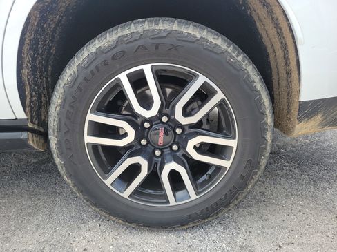 Used 2022 GMC Yukon AT4 image 8