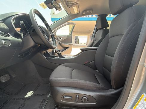 Used 2025 Chevrolet Malibu LT FWD image 11