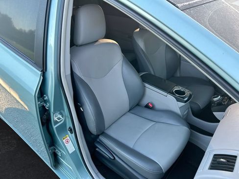 Used 2017 Toyota Prius V Five w/ Advanced Technology Package FWD image 32