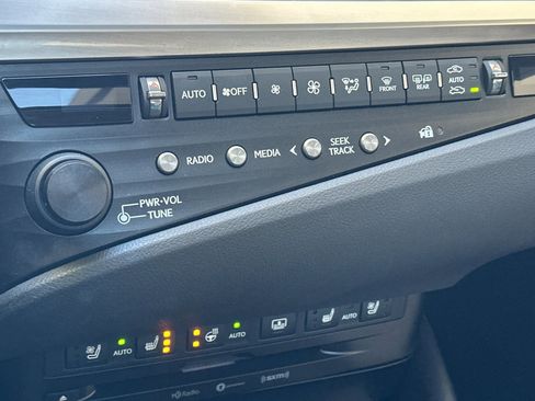 Certified 2020 Lexus ES 300h w/ Luxury Package image 18