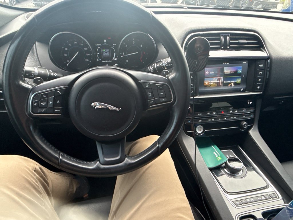 Used 2018 Jaguar F-PACE Premium AWD/4WD image 9