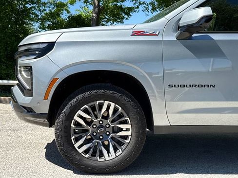Used 2025 Chevrolet Suburban Z71 AWD/4WD image 5