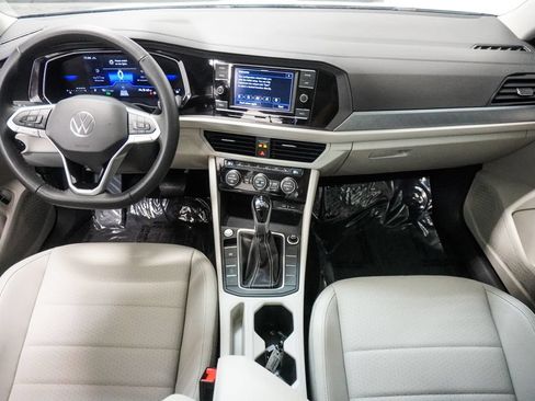 Used 2024 Volkswagen Jetta SE FWD image 9