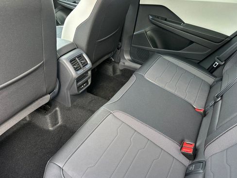 New 2026 Volkswagen Taos SE image 11