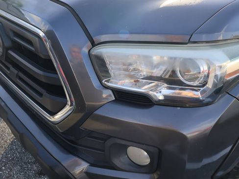 Used 2018 Toyota Tacoma SR5 image 3