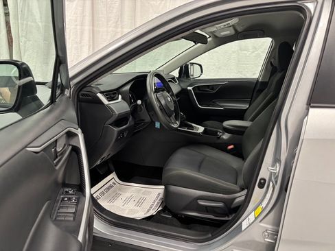 Used 2025 Toyota RAV4 LE AWD/4WD image 10