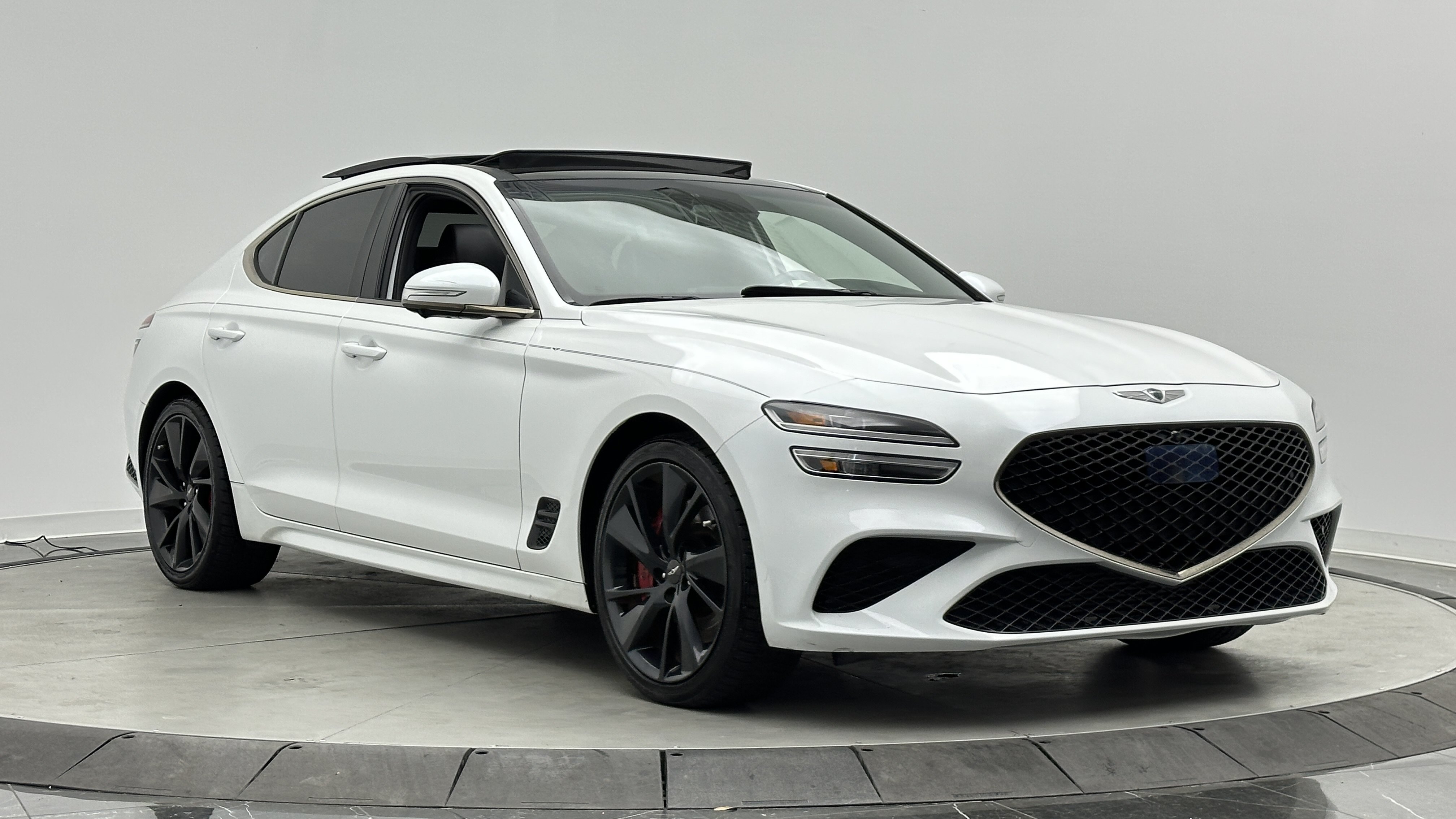 Used 2022 Genesis G70 3.3T RWD image 3