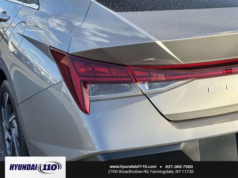 Used 2025 Hyundai Elantra SEL image 12