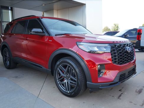 New 2026 Ford Explorer ST-Line w/ ST-Line Street Pack AWD/4WD image 3