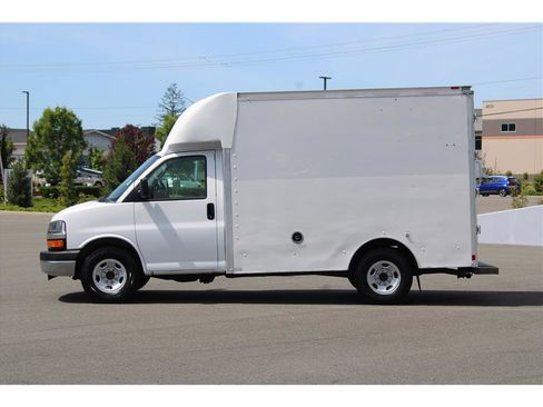 Used 2015 Chevrolet Express 3500 RWD image 2
