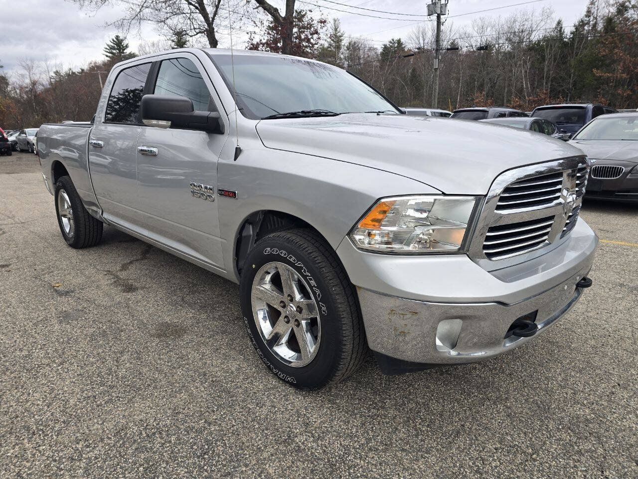 Used 2015 RAM 1500 Classic SLT w/ SLT Plus D←cor Group AWD/4WD image 8