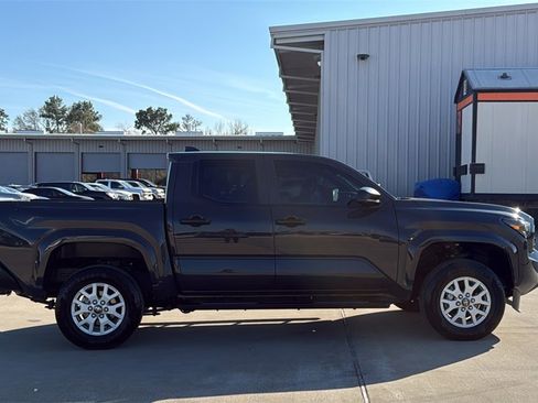 Used 2025 Toyota Tacoma SR image 4