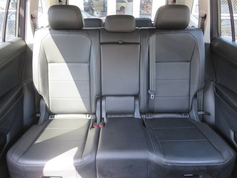 Used 2018 Volkswagen Tiguan SE FWD image 21