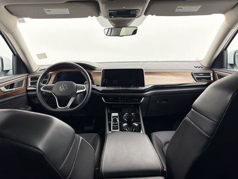 Used 2025 Volkswagen Atlas SE AWD/4WD image 14