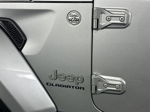Used 2020 Jeep Gladiator Overland image 29