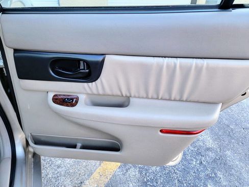 Used 2002 Buick Regal LS w/ LS Premium Pkg image 23