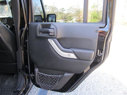 Used 2016 Jeep Wrangler Unlimited Rubicon w/ Connectivity Group image 46