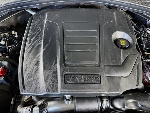 Used 2024 Jaguar F-PACE R-Dynamic S image 39