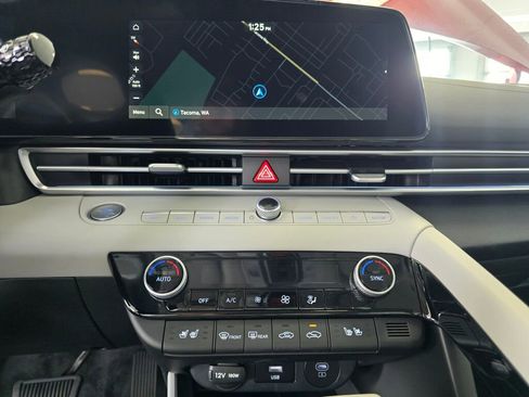 New 2025 Hyundai Elantra Limited image 19