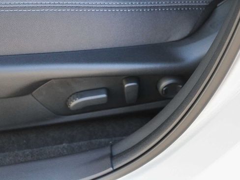 New 2025 Subaru Crosstrek 2.0i Premium image 18