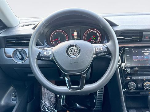 Used 2022 Volkswagen Passat 2.0T FWD image 11