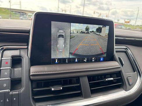 Used 2023 GMC Yukon XL SLT w/ SLT Premium Package image 18