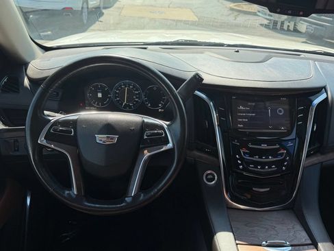 Used 2015 Cadillac Escalade Luxury AWD/4WD image 12