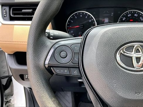 Used 2019 Toyota RAV4 LE FWD image 15