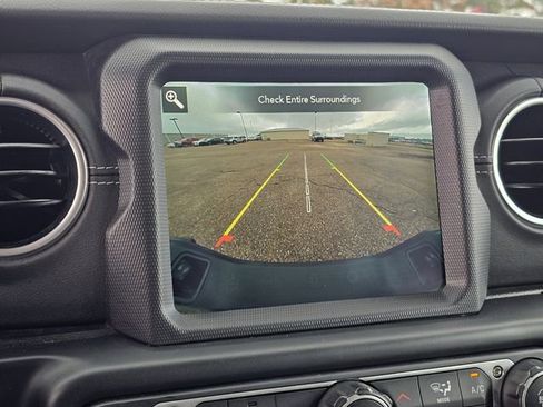 Used 2022 Jeep Gladiator Overland w/ Popular Equipment Package image 11