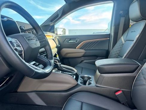 Used 2026 GMC Canyon Denali AWD/4WD image 9