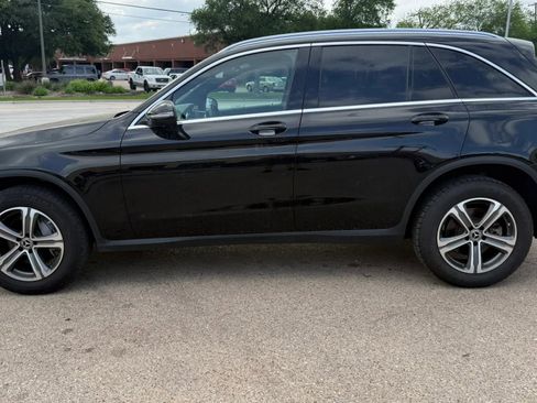 Used 2020 Mercedes-Benz GLC 300 4MATIC image 2