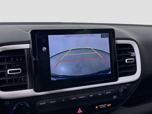 Used 2023 Hyundai Venue Limited image 14