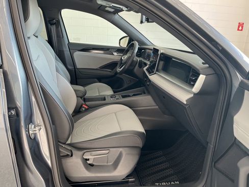 New 2026 Volkswagen Tiguan SE R-Line AWD/4WD image 34