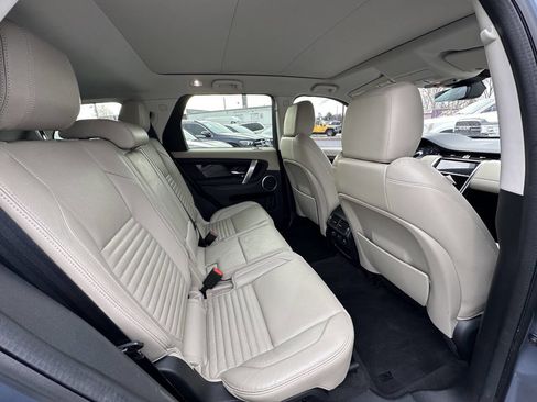 Used 2020 Land Rover Discovery Sport SE image 8