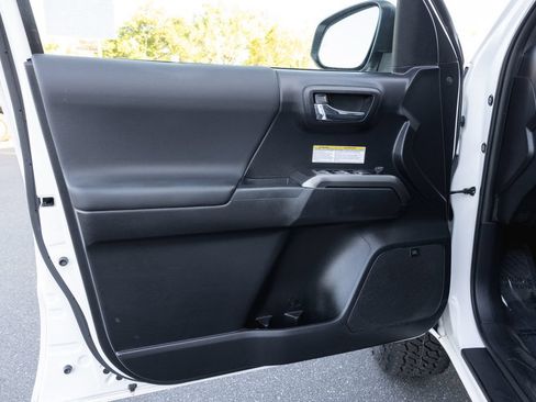Used 2019 Toyota Tacoma TRD Off-Road AWD/4WD image 12
