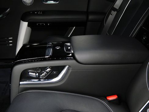 Used 2024 Rolls-Royce Ghost Extended Wheelbase image 29