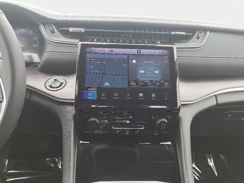 Certified 2024 Jeep Grand Cherokee Limited AWD/4WD image 21