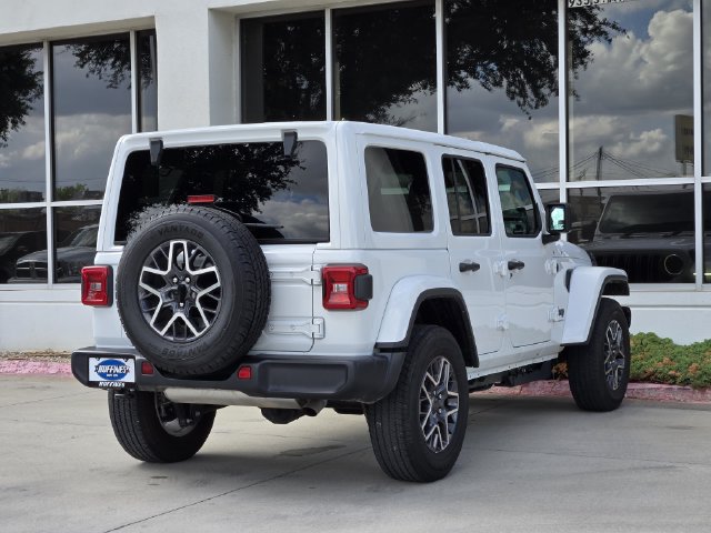 Used 2026 Jeep Wrangler Unlimited Sahara AWD/4WD image 7