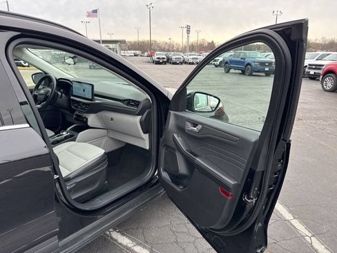 Used 2025 Ford Escape SE FWD image 35