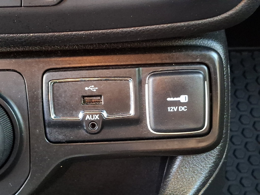 Used 2022 Jeep Renegade Latitude AWD/4WD image 25