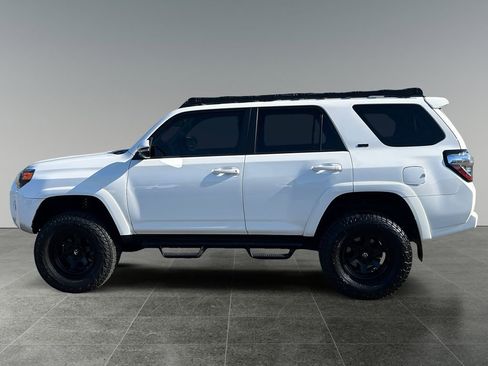 Used 2020 Toyota 4Runner SR5 Premium w/ Moonroof Package AWD/4WD image 5