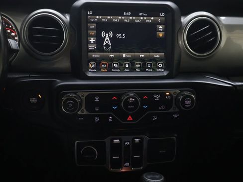 Used 2020 Jeep Wrangler Unlimited Sahara w/ Uconnect 4C Nav & Sound Group AWD/4WD image 23
