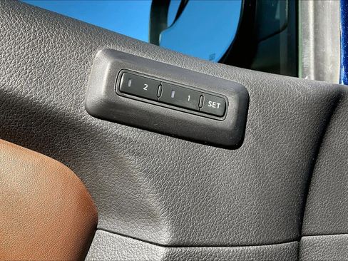 Certified 2023 Nissan Titan Platinum Reserve w/ Moonroof Package image 32