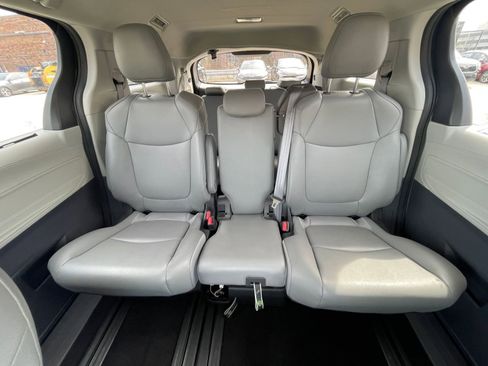 Used 2024 Toyota Sienna XLE image 41