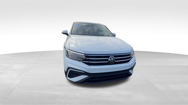 Used 2023 Volkswagen Tiguan SE w/ Panoramic Sunroof Package AWD/4WD image 9
