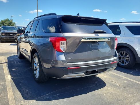 Used 2023 Ford Explorer XLT w/ Equipment Group 202A RWD image 4